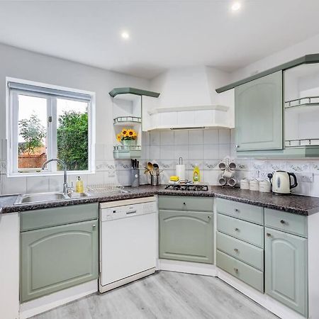 Stylish Detached House - Close To City Centre - Sleeps Up To 7 - Driveway Parking, Self Check-In, Study Room, Fast Wifi And Sky Tv By Yoko Property Milton Keynes Kültér fotó