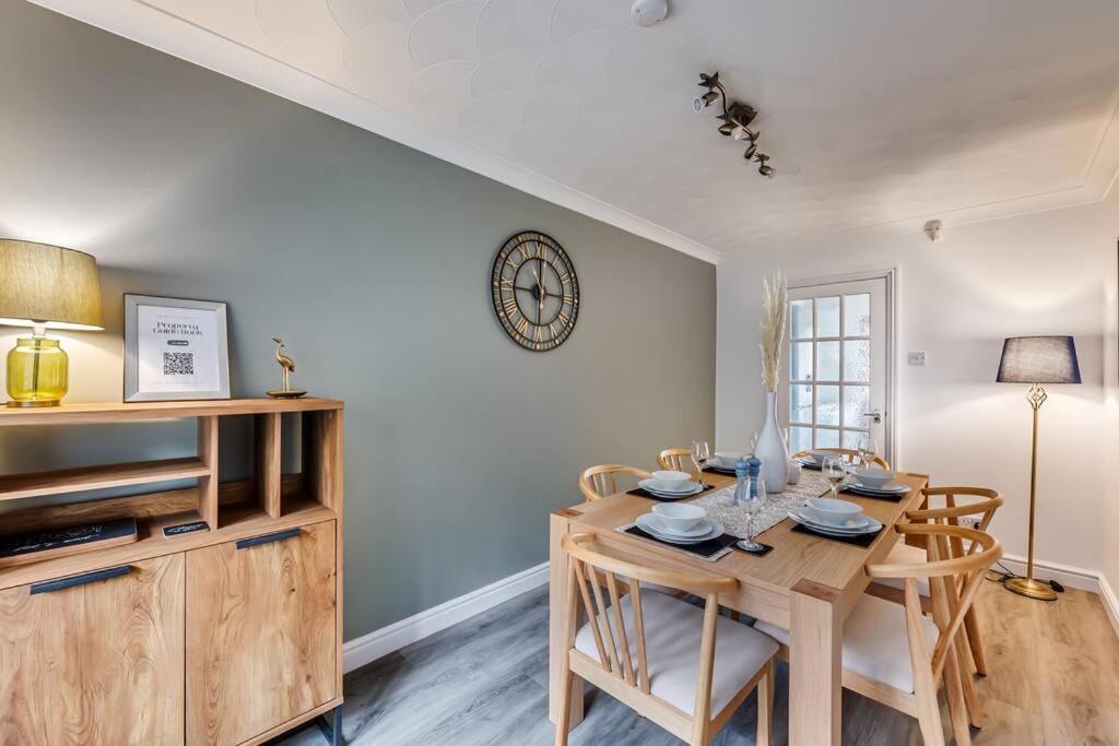 Stylish Detached House - Close To City Centre - Sleeps Up To 7 - Driveway Parking, Self Check-In, Study Room, Fast Wifi And Sky Tv By Yoko Property Milton Keynes Kültér fotó